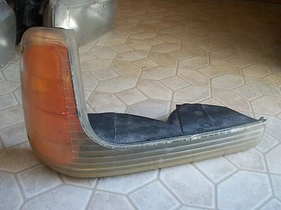 Luz de esquina derecha pasajero Cadillac Escalade/GMC Yukon Denali 1999-2000 Foto 1 de 2