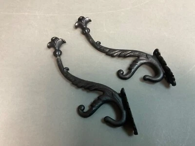 De Colección Victoriano Hierro Fundido Par Ornamentado GANCHOS PARA ABRIGO Abrigo Sombrero Bufanda Percha Pared Negro Foto 1 de 4