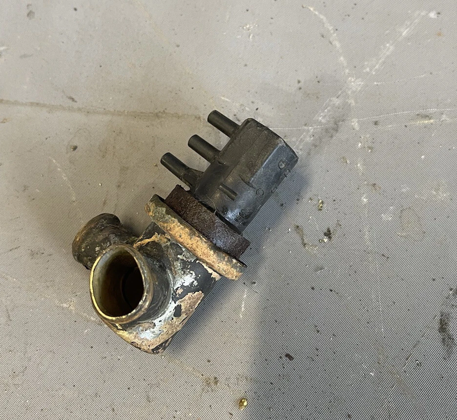 Oldsmobile 425 455 1965 1966 colector de admisión conexión de vacío T calentador manguera OEM Foto 1 de 3