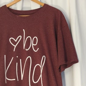 Be Kind Graphic T Shirt Women's No Tag Heather Burgundy - See Measurements - Picture 1 of 4