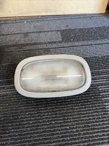 GENUINE JEEP GRAND CHEROKEE WJ 98-05 REAR ROOF INTERIOR LIGHT FREE P&P! - Picture 1 of 3
