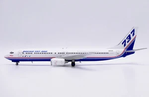 JC Wings 1:200 Boeing Aircraft Company B737-900 “House Colours – Flaps Up" N737X - Picture 1 of 12