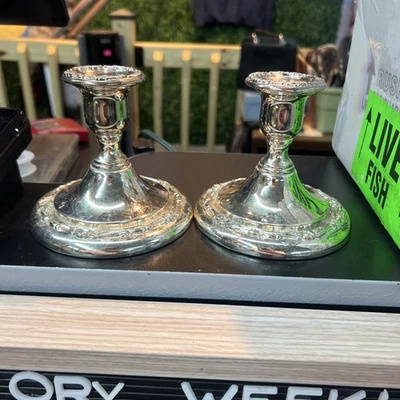 Par de candelabros Oneida plateados resistentes al deslustre Japón de colección ornamentados Foto 1 de 4