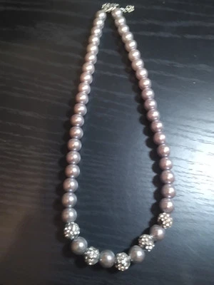 Collar de bisutería de perlas moradas 2 Foto 1 de 2