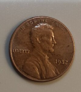 1982 No Mint Mark Lincoln Memorial Penny. 3.1 Grams 