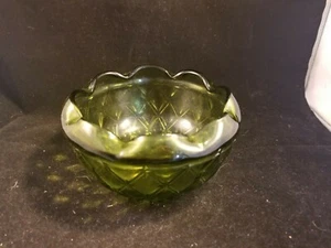 green clear bowl with scalloped edge - Picture 1 of 4