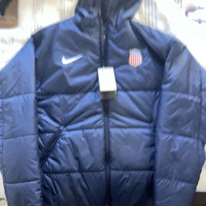 New Never Worn USA HOCKEY parka Size Medium Fits Like A M/L - Picture 1 of 10