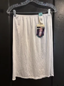 Vassarette Tailored Classics 22” White Half Slip 11122 Size Small - Picture 1 of 5