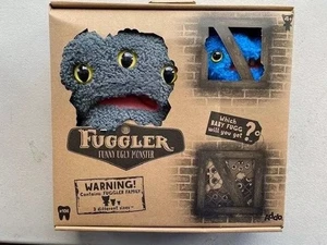 FUGGLERFAMILIE 3ER PACK REEKO + 12 CM KREISCHEN + MYSTERY BABY FUGG NEU SPIELZEUG - Bild 1 von 1