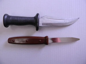 ZWEI (2) PROP/STUNTMESSER!  IDEAL FÜR DEINEN NÄCHSTEN HORROR/INDI FILM!! - Bild 1 von 1
