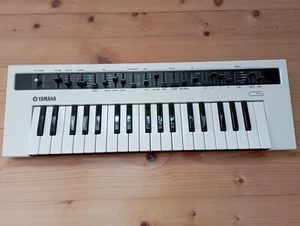 Yamaha Reface CS Mini-Key Analog Keyboard 37 Tasten Synthesizer weiß gebraucht - Bild 1 von 10