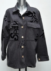COOLE FLANELL JACKE BLAZER HEMDJACKE BLUSE SCHRIFT SAMT OVERSIZED GRAU SCHWARZ - Bild 1 von 5