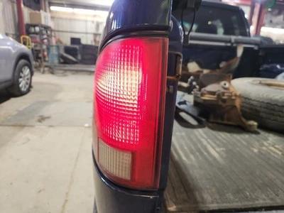 Lanterna traseira esquerda do driver com lente preta ao redor compatível com 94-03 S10/S15 SONOMA 1267227 - Imagem 1 de 4