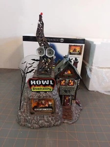 Department 56 Halloween Village HOWL Radio Broadcasting Building *Has Chip* - Picture 1 of 13