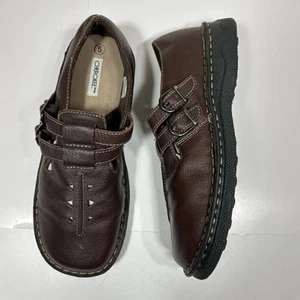 Scarpa vintage marca Cherokee Mary Jane doppia fibbia giovanile slip on pelle marrone taglia 5 - Foto 1 di 10