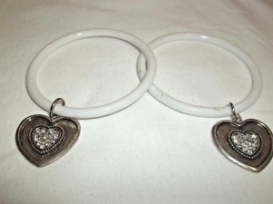 NEW ATTRACTIVE WHITE BANGLES WITH SILVER TONE HEARTS ATTACHED BRACELET / NICE - Picture 1 of 3