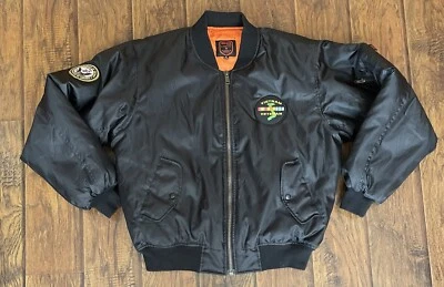 Chaqueta de bombardero Bravo Series Burks Bay con parches — XL para hombre — 100 % poliéster Foto 1 de 4