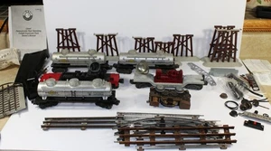 3 Lionel Silver Sunoco Tank Cars + 2 searchlight cars + miscellaneous parts - Picture 1 of 11