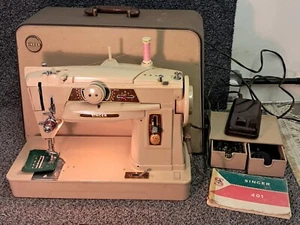 Singer 401G Sewing Machine - Picture 1 of 12