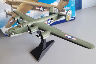Corgi: B24-D Liberator, 'Ball of Fire', USAAF 1943, en escala 1:72. Usado. Foto 1 de 4