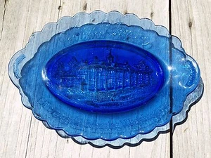 Collectable Mt. Vernon George & Martha - Blue Glass Avon Bicentennial 1976 Tray - Picture 1 of 3