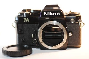 Corpo fotocamera Nikon FA pellicola 35mm nero SOLO VENDUTA COSÌ COM'È parti mancanti NO RESO - Foto 1 di 8