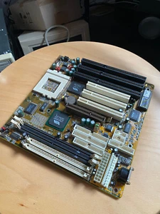 Shuttle HOT-591P Rev 3.1 - SuperSocket7/SS7 Mainboard - TOP - Photo 1/2