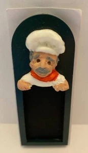 Letrero de chef artesanal en miniatura para casa de muñecas - Imagen 1 de 1