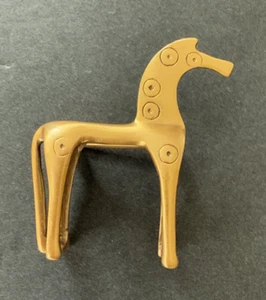 Spilla 3D vintage British Museum timbrata troiano/cavallo greco tono oro - Foto 1 di 8