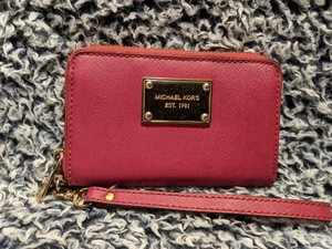 Michael Kors Small Pink Saffiano Leather Zip Around Wallet Wristlet - Picture 1 of 16