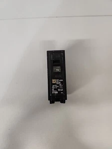 Homeline 15 Amp Interruttore circuito a un polo HOM115CP, Interruttori D quadrati 120/240 VAC - Foto 1 di 3