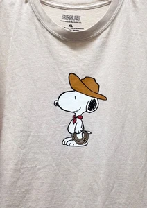 Camiseta Peanuts Snoopy Vaquero Cactus Gráfico Dos Caras Teniente Tostado Adulto Talla XL - Imagen 1 de 4