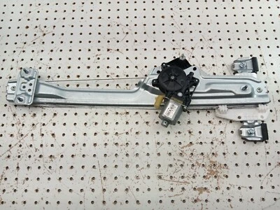 GMC Sierra 2500HD Denali Suburban 2015-2020 regulador de ventana trasera y motor (derecha) Foto 1 de 4