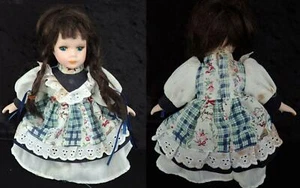 SMALL 8" PORCELAIN DOLL - VERY PRETTY, HAIR BAD & CLOTHES DIRTY, NEEDS LOTS TLC! - Imagen 1 de 5