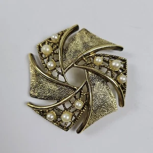 Vintage Emmons Gold Tone Filigree & Faux Pearls Ribbon Bow Windmill Brooch Pin - Picture 1 of 5