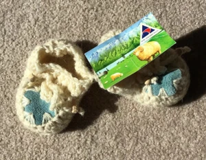 Handcrafted Baby slippers made in New Zealand with pure wool and sheepskin - Picture 1 of 4