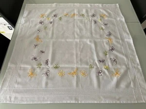 Alte Tischdecke Mitteldecke Stickerei 692/20 - Picture 1 of 5