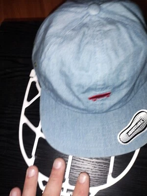 Sombrero Vans Off The Wall. Con pegatina todavía en sombrero y una correa de hebilla Foto 1 de 4