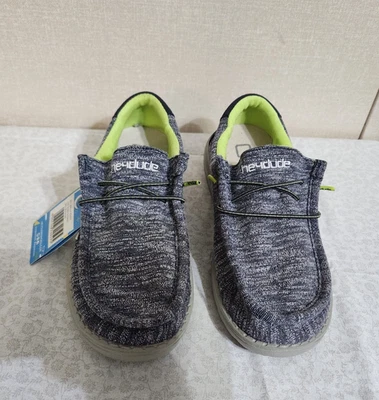 全新带标签 男孩 Hey Dude's SZ Y3-4 Wally 弹力海军蓝绿色一脚蹬乐福鞋 — 第 1/4 张图片