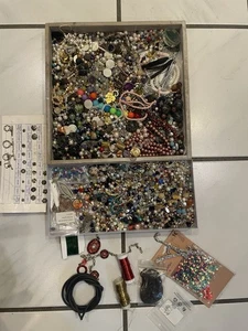 3.300 Gramm Perlen Konvolut Hobby Auflösung + Zubehör, Swarovski Halbedelsteine - Bild 1 von 12