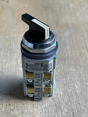 IDEC ASD2L10N BLACK KNOB SELECTOR SWITCH - Image 1 of 4