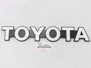 75311-90K00 TOYOTA GENUINE 85-87 LAND CRUISER BJ70 FRONT GRILLE PANEL EMBLEM OEM - Picture 1 of 2