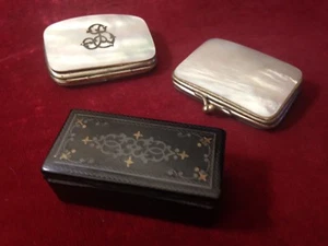 Vitrinenobjekte 19.Jh. 2 Portemonnaies Perlmutt Box Napoleon III Purse Box 19th - Bild 1 von 12