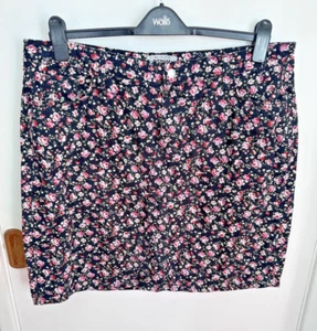 New Look Curves Size 20 Skirt Denim Black Pink Floral Short Mini Pockets - Picture 1 of 9