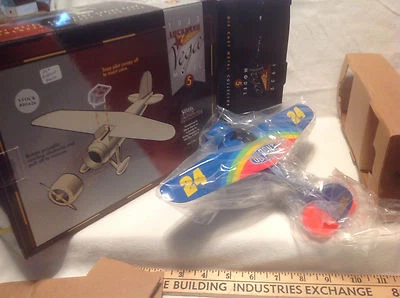 JEFF GORDON DUPONT 1932 LOCKHEED VEGA MODEL 5 RACING CHAMPIONS BANK #426 1:32 - Image 1 of 4