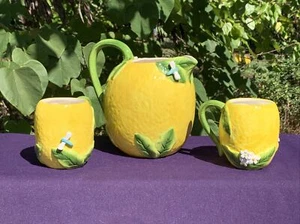 Vintage Martha Stewart EXCLUSIVE Macy's LEMON PITCHER + 2 Big Mugs ๐sj7m2s - Picture 1 of 10