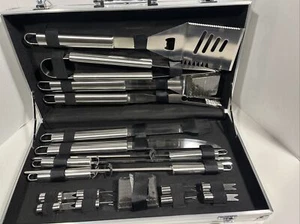 JUEGO DE UTENSILIOS PARRILLA EXTERIOR KACEBELA, CALIDAD PREMIUM CON ESTUCHE METÁLICO - Imagen 1 de 3