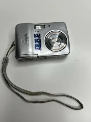 Nikon Coolpix Digital Camera L5 VR 7.2 MP Point Shoot Turns On BrokenBatteryDoor - Image 1 of 4