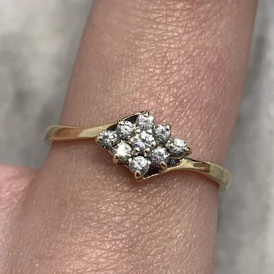 14 ct Gold Ring With CZ Cluster 585 14k Yellow Gold  - Size Q - Image 1 of 4