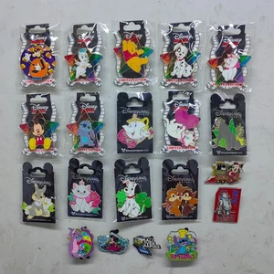 Disney exchange badges come in groups of 20 pins - Picture 1 of 3